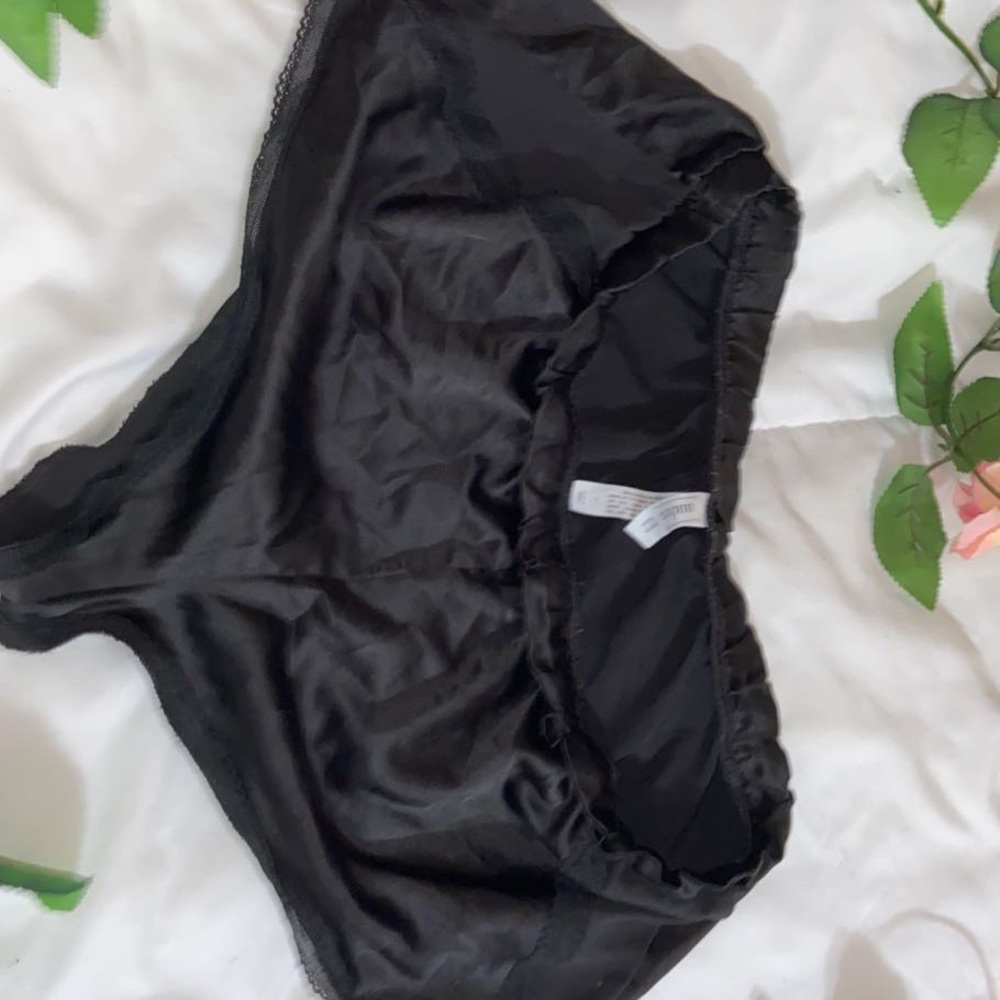 Silk pj shorts🖤